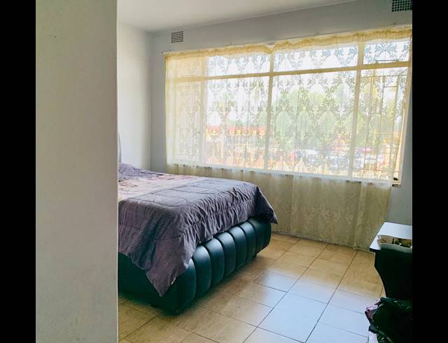 2 BEDROOM FLAT FOR SALE IN VANDERBIJLPARK CE 1